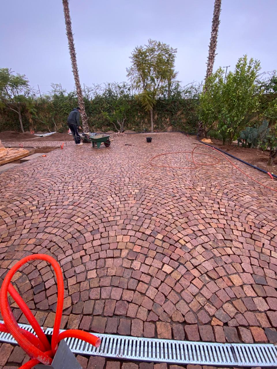 Travaux de finition — réalisation Toubkal Pavage